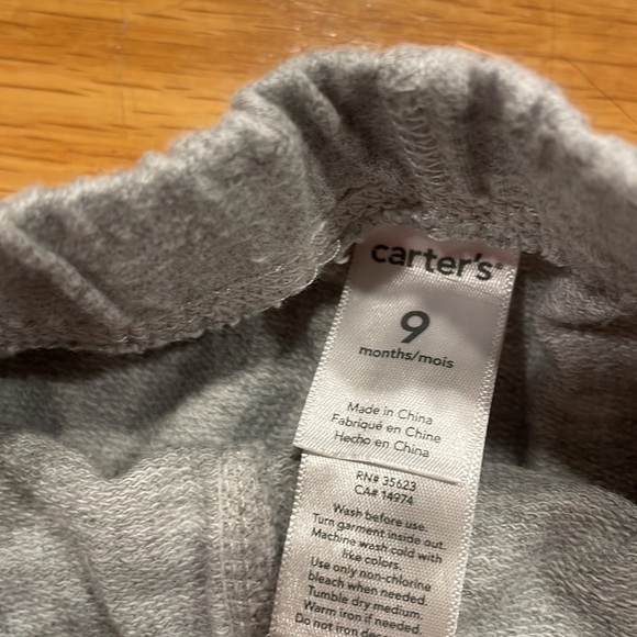 𝅺CARTERS 9 m boy bottoms good condition - Picture 2 of 2